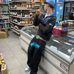 Jean avec inscription frontale