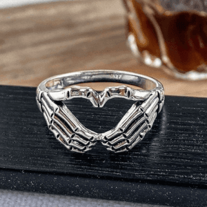 Bague En Argent Avec Mains Stylisées Formant Un Cœur, Symbole De Connexion Et D’amour.