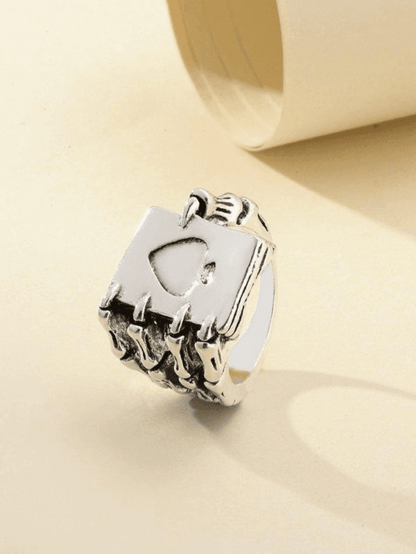 Bague Artisanale En Argent Avec Cœur, Un Accessoire Unique Alliant Élégance Et Originalité.