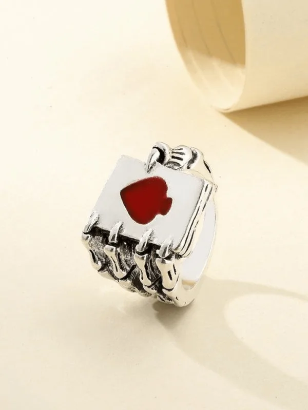Bague En Argent Avec Motif Cœur Et Griffes, Un Style Gothique Séduisant Et Audacieux.