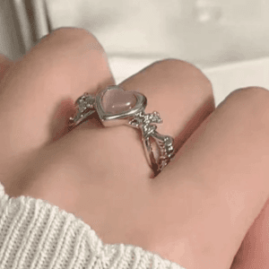 Bague Argent Élégante Avec Pierre Cœur Rose, Bijou Romantique Et Sophistiqué.