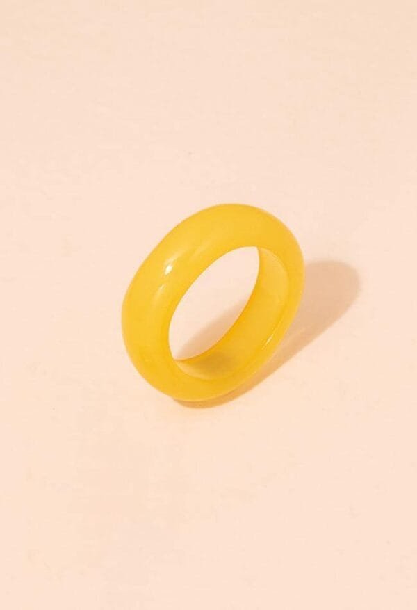 Bague Jaune Minimaliste Éclatante, Accessoire Tendance Y2K Pour Un Style Contemporain.