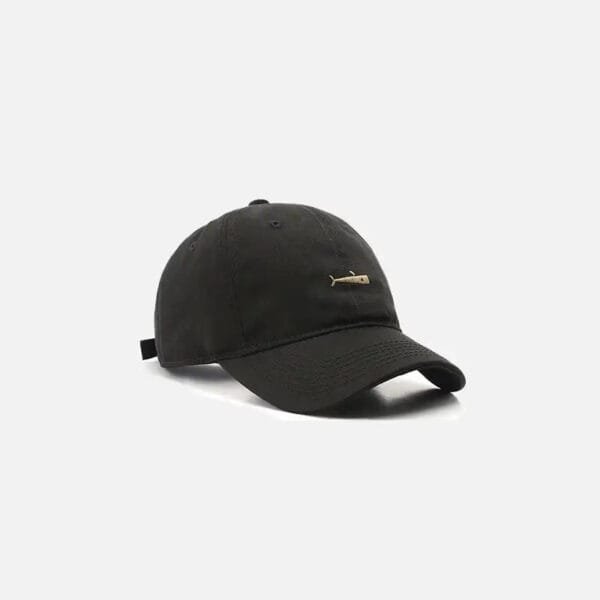 Casquette Noire Élégante Avec Logo Doré, Parfaite Pour Un Style Décontracté Et Moderne.