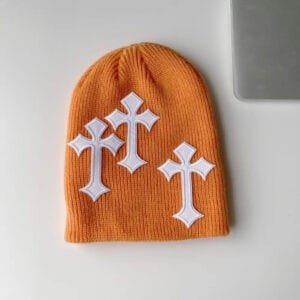 Bonnet Orange Tendance Y2K Avec Croix Blanches Élégantes, Parfait Pour Un Style Audacieux.