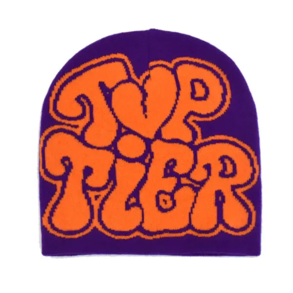 Bonnet Violet Audacieux Avec Inscription Orange Top Tier Au Style Rétro Y2K.