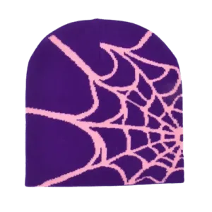 Bonnet Violet Avec Motif De Toile Daraignée Pour Un Look Original Et Tendance.