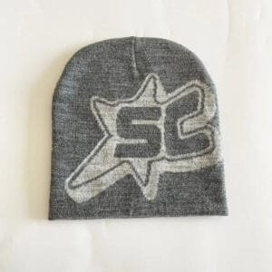 Bonnet Gris Élégant Avec Logo Étoilé, Parfait Pour Lhiver Et Les Activités En Extérieur.