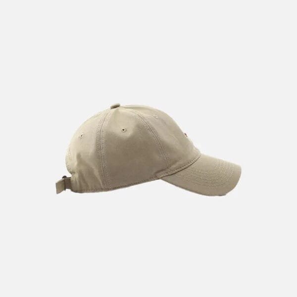 Casquette Beige Minimaliste, Idéale Pour Un Style Décontracté Et Des Activités En Plein Air.