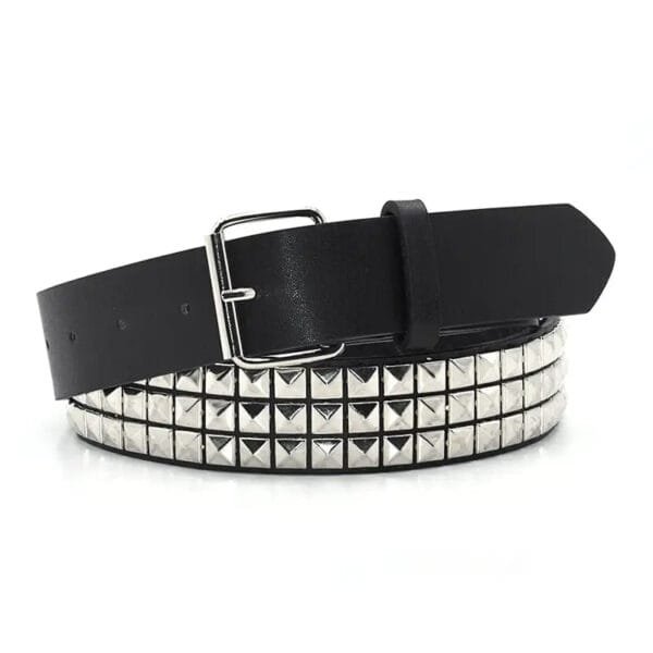 Ceinture En Cuir Noir Avec Studs Métalliques, Alliant Élégance Classique Et Style Punk.