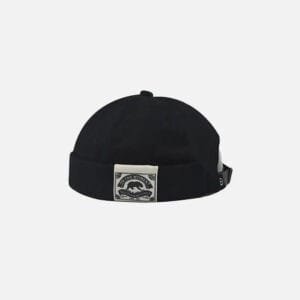 Casquette noire stylée avec logo ours, idéale pour un look Y2K tendance.