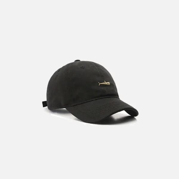 Casquette Noire Moderne Avec Logo Doré, Idéale Pour Un Style Décontracté Et Élégant.