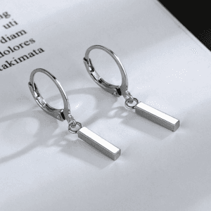 Boucles Doreilles Géométriques Argentées, Élégantes Et Modernes, Parfaites Pour Toutes Les Occasions.