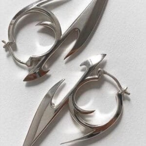 Boucles Doreilles Contemporaines En Argent, Alliant Élégance Et Audace Pour Toutes Les Occasions.