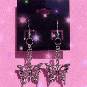 Boucles doreilles en argent avec motif papillon, élégantes et uniques. Parfaites pour toutes les occasions.