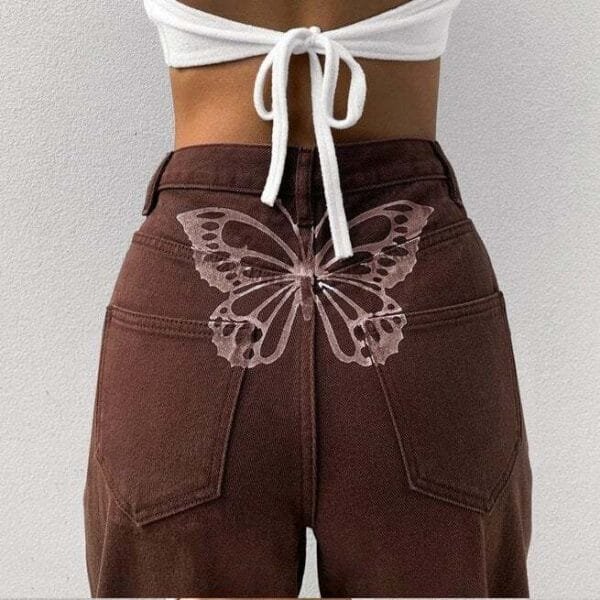 Pantalons Marron Avec Papillon Et Crop Top Blanc : Élégance Moderne Et Style Unique.