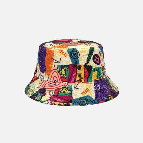 Chapeau Seau Coloré Et Artistique, Parfait Pour Sexprimant Avec Style Et Originalité.