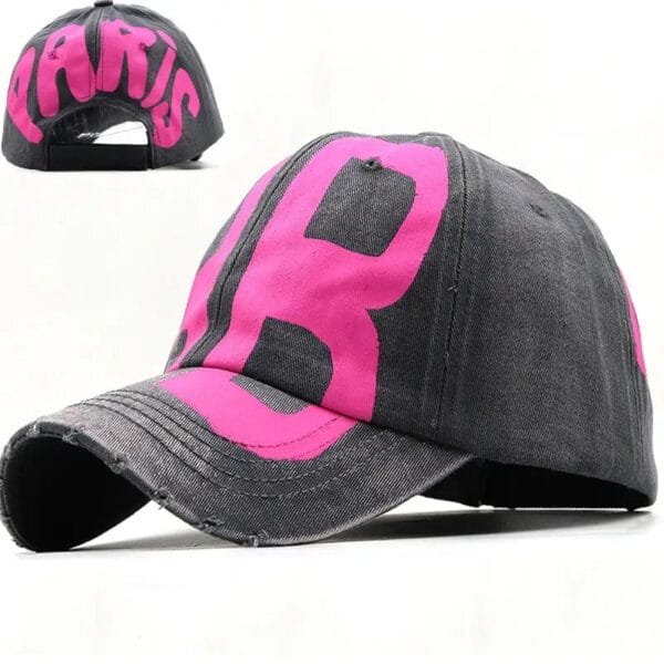 Casquette Grise Avec B Rose Et Paris, Style Moderne Et Décontracté.