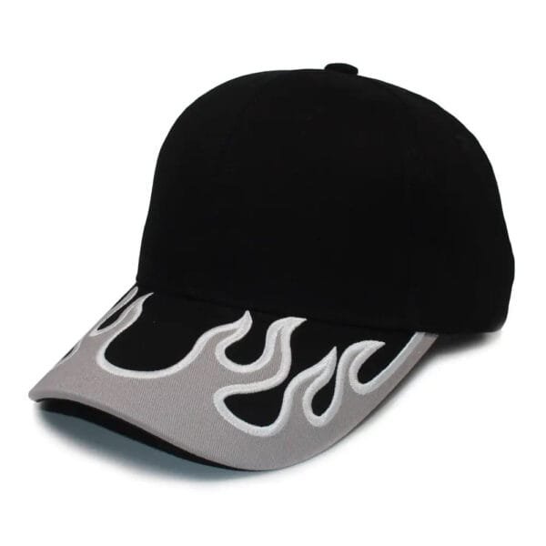 Casquette Noire À Flammes, Laccessoire Tendance Pour Un Style Urbain Audacieux.