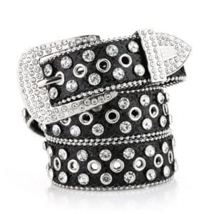 Ceinture noire élégante avec studs et cristaux, parfaite pour un look audacieux et tendance.