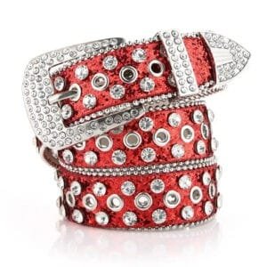 Ceinture rouge glamour avec strass brillants et boucle unique, parfaite pour toutes les occasions.