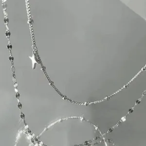 Chaînes En Argent Raffinées Avec Pendentif Étoile, Élégance Intemporelle Pour Toutes Occasions.