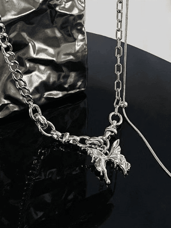 Collier En Argent Avec Pendentif Mystique, Design Moderne Et Audacieux, Style Contemporain.