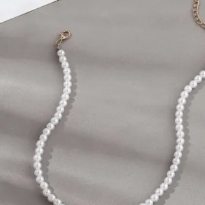 Collier En Perles Blanches Chic Et Intemporel, Parfait Pour Une Touche Délégance.