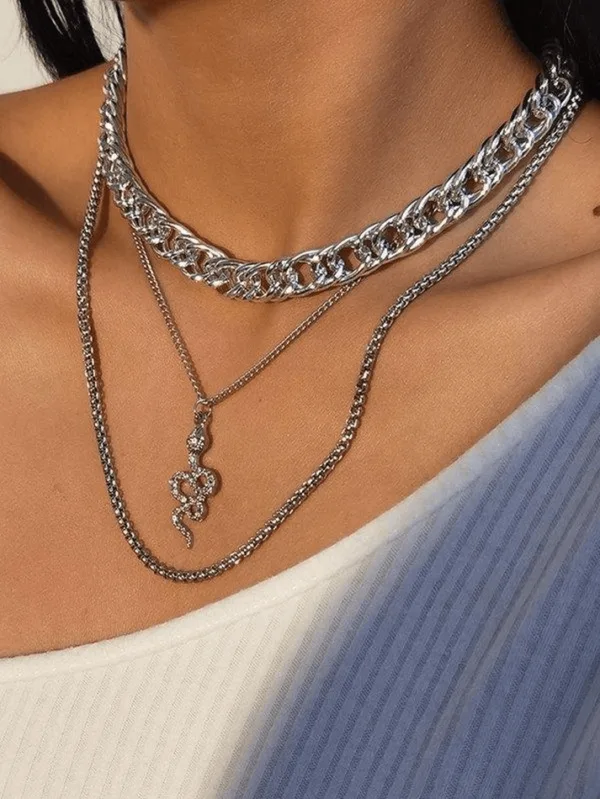 Élégant Collier Serpent Multicouche En Argent, Parfait Pour Un Style Streetwear Tendance.
