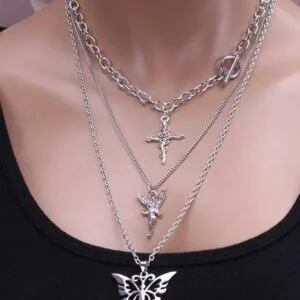 Superbe Collier Argenté Avec Pendentif Papillon, Élégant Et Tendance Pour Un Style Unique.