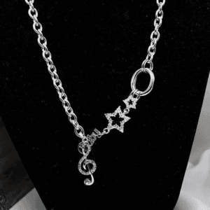 Collier Élégant En Argent Avec Charme De Clef De Sol Et Étoile Scintillante.