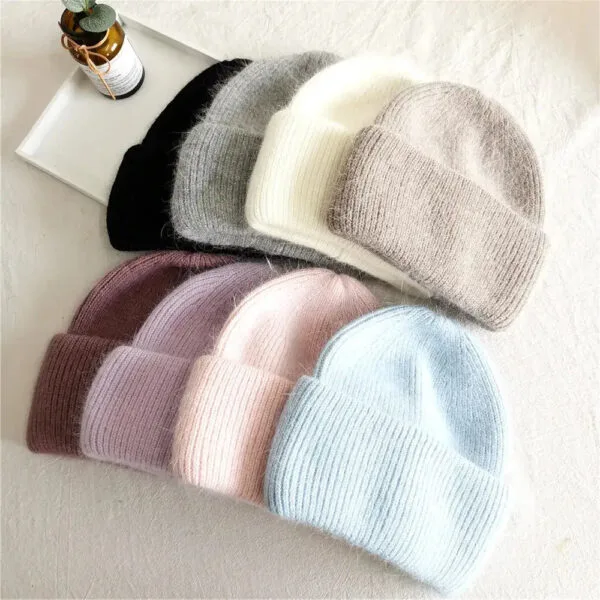 Bonnets Tricotés Pastel En Laine, Parfaits Pour Un Hiver Cozy Et Tendance.
