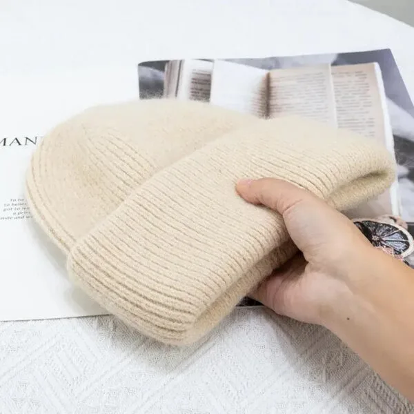 Bonnet En Tricot Crème, Accessoire Cozy Pour Affronter Lhiver Avec Style.