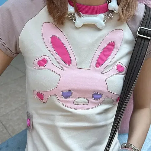 T-Shirt Mignon Avec Lapin Cartoon Et Accessoire Adorable Pour Un Style Ludique.
