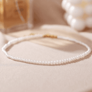 Collier En Perles Blanches, Élégant Et Raffiné, Parfait Pour Un Style Sophistiqué.
