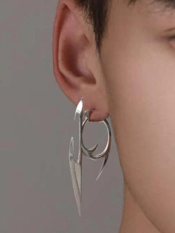 Boucles Doreilles Argent Modernes : Un Design Audacieux Qui Sublime Votre Style Contemporain.