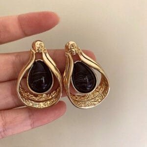 Boucles Doreilles Vintage En Teardrop, Métal Doré Et Pierre Noire, Élégance Intemporelle.