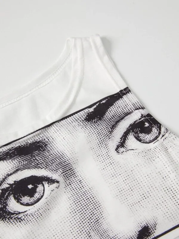 Top Artistique Blanc Avec Des Yeux Expressifs, Idéal Pour Un Look Tendance Et Unique.