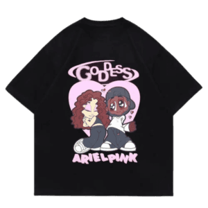 T-shirt noir avec graphique coloré Goddess et cœur rose, style streetwear unique.