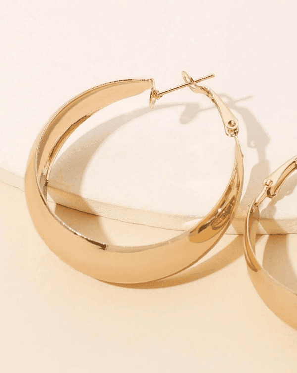 Boucles Doreilles Créoles Dorées, Élégantes Et Minimalistes, Idéales Pour Toutes Occasions.