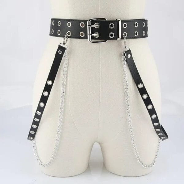 Ceinture Gothique Avec Chaînes Et Studs Pour Un Look Edgy Et Unique.