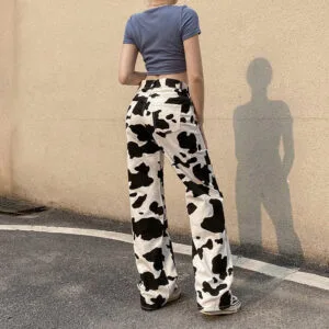 Look Tendance : Haut Gris Et Pantalon Vache, Lélégance Décontractée À La Mode.