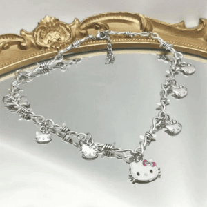 Bracelet En Breloques Hello Kitty : Un Accessoire Ludique Et Élégant Pour Les Fans.