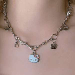 Collier En Argent Hello Kitty, Charmant Et Ludique, Parfait Pour Un Look Contemporain.