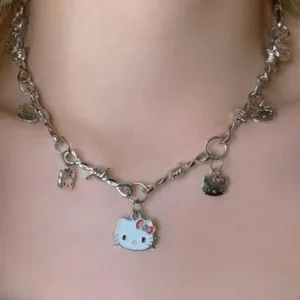 Collier En Argent Hello Kitty, Charmant Et Ludique, Parfait Pour Un Look Contemporain.