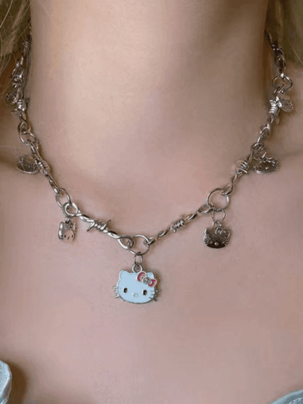 Collier En Argent Hello Kitty, Charmant Et Ludique, Parfait Pour Un Look Contemporain.