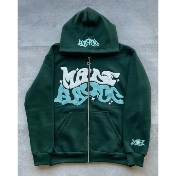 Hoodie Vert Avec Graphisme Audacieux En Aqua, Style Urbain Contemporain Pour Un Look Décontracté.