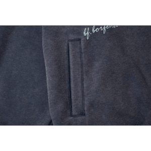 Sweatshirt Noir Brodé Avec Poche, Élégant Et Confortable Pour Un Look Décontracté.