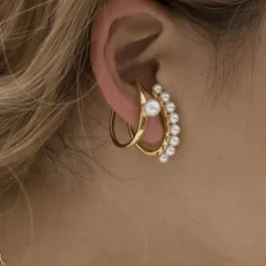 Boucles Doreilles Modernes En Or Avec Perles, Élégantes Et Sophistiquées Pour Toutes Occasions.