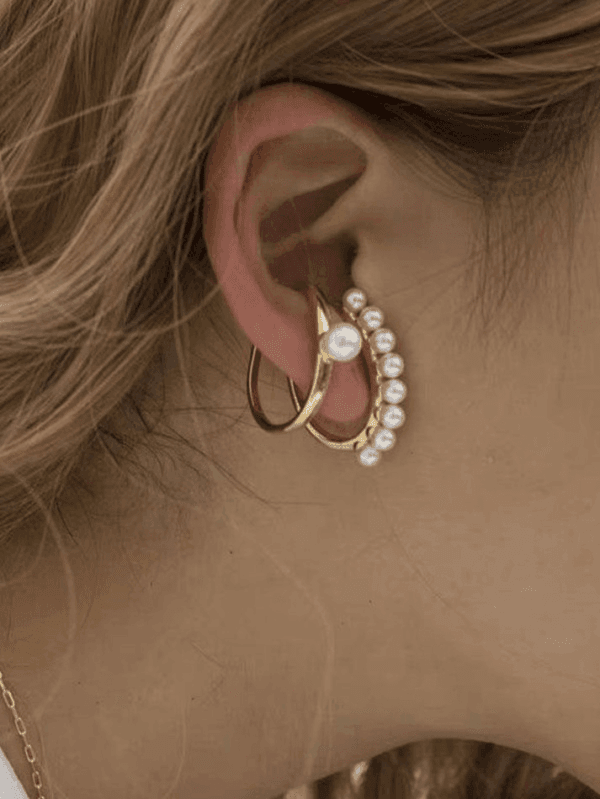 Boucles Doreilles Modernes En Or Avec Perles, Élégantes Et Sophistiquées Pour Toutes Occasions.