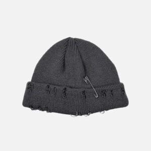 Bonnet tricoté gris avec épingle, style Y2K, accessoire tendance pour lhiver.